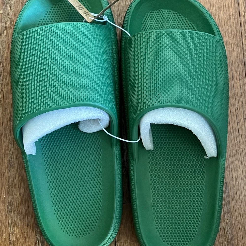 Victoria’s Secret PINK pillow slides size Large (9/10)